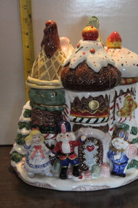 lot 9816 image: 1992 Fitz & Floyd Christmas House Cookie Jar