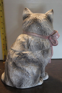 lot 9826 image: Rainbowman Kitten Cookie Jar