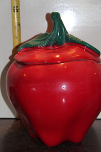 lot 9847 image: Apple Cookie Jar