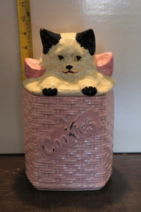 lot 9857 image: Cat om Basketweave Cookie Jar