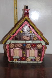 lot 9895 image: Gingerbread House Cookie Jar