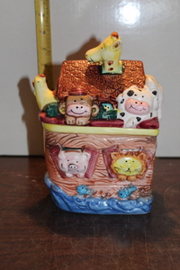 lot 9912 image: Express Productions Noahs Ark Cookie Jar
