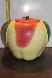 lot 9915 image: Vintage Apple Cookie Jar