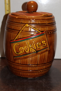 lot 9918 image: Barrel Cookie Jar