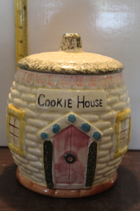 lot 9920 image: Cookie House Cookie Jar