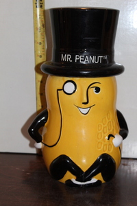 lot 9921 image: Planters Peanut Cookie Jar