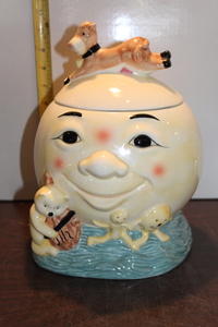 lot 9925 image: Cow jumped over Moon Cookie Jar