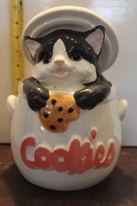 lot 9930 image: 1991 H&HD Cat in the Cookie Jar