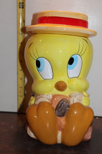 lot 9952 image: Looney Tunes Tweetie Bird Cookie Jar