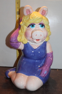 lot 9956 image: Treasure Craft Miss Piggy Cookie Jar
