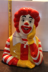 lot 9957 image: Ronald McDonald Cookie Jar