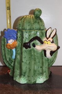 lot 9960 image: Looney Tunes Road Runner Cookie Jar