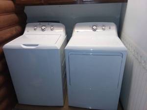 lot 1000 image: GE High Efficiency Top Load Stainless Steel Basket Washer with GE High Efficiency Dryer