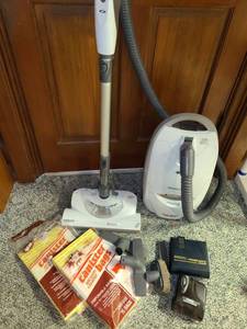lot 1003 image: Kenmore Whisper Belt Vacuum. 360°Swivel. All Floors. 12 AMPS