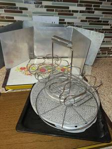 lot 1024 image: Kitchenware. Pie Marker, small bake pan and 2 Warm-O-Trays and other miscellaneous items