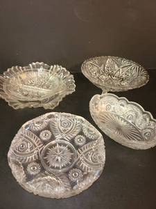 lot 1039 image: 5 pcs. Variety of Glass Bowls
