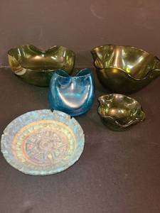 lot 1041 image: Green and Blue Dishes. 3 Green Serving Bowls, 1 Blue pinchedBowl and 1 Pottery Bowl