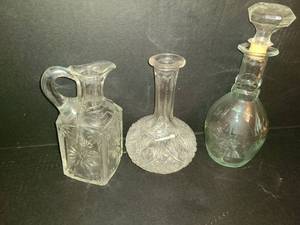 lot 1050 image: 3 Glass Liquor Decanters