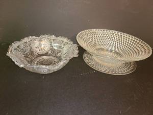 lot 1051 image: 2 Fruit Bowls and a Plate