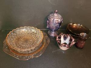 lot 1052 image: Pink and Purple Glass. 8 pcs.