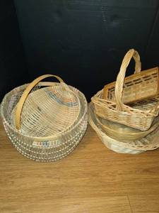 lot 1056 image: Wicker Baskets. 6 pcs.