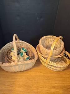 lot 1058 image: Wicker Baskets. 9 pcs.