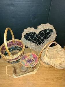 lot 1059 image: Wicker Baskets. 8 pcs.