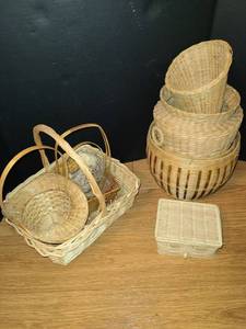 lot 1060 image: Wicker Baskets 10 pcs.