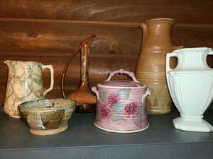 lot 1068 image: 7 pcs. Pottery