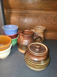 lot 1071 image: 9 Pcs. Miscellaneous Pottery