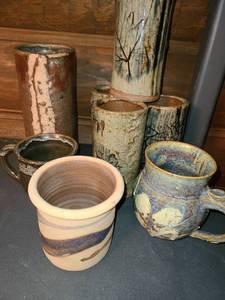 lot 1072 image: 8 Pcs. Miscellaneous Pottery