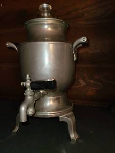 lot 1076 image: Vintage Universal Coffee Pot. Missing Cord