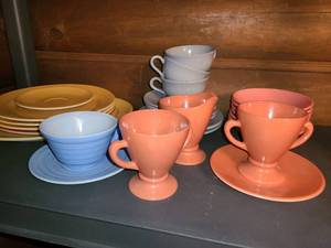lot 1078 image: 29 Pcs. Anchor Hocking. Dinnerware. Various Colors