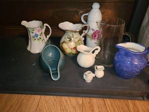 lot 1085 image: Pitchers. 9 pcs. Random Sizes