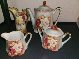 lot 1087 image: Floral China Tea Set. 6 Pcs.