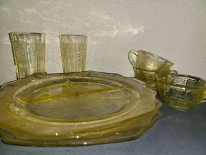 lot 1089 image: 9 Pcs. Yellow Depression Glass. 1 Mug has a crack