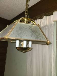 lot 1099 image: Brass Hanging Lamp. Very Pretty WORKS