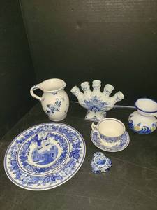 lot 1118 image: Blue and White Porcelain. Wedgewood, Hand Painted Delftsblaum, and 2 plates from Friends University