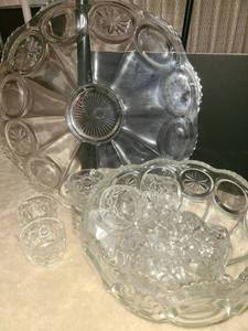 lot 1133 image: Moon and Star Punch Bowl Set. Comes with 12 cups and hooks AND a large Serving Platter. Platter is 17 in diameter
