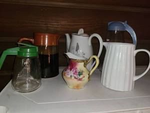 lot 1140 image: 6Pcs. Random Pitchers