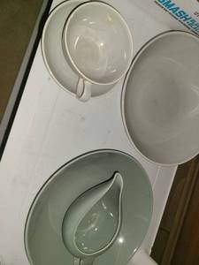 lot 1148 image: Ballerina Oven Proof Dinnerware. 4 pcs. 2 pcs. French Saxon