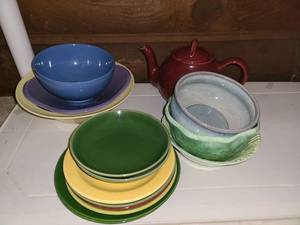 lot 1150 image: 16 pcs. Random Dinnerware.