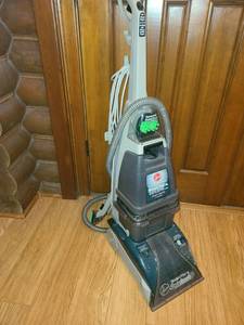 lot 1173 image: Carpet Cleaner. HOOVER Steam Vac with clean Surge.
