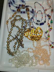 lot 1501 image: Costume Jewelry. 8 Beaded Necklaces 1 with matching bracelet