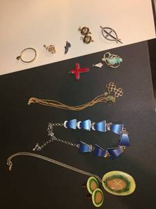 lot 1505 image: Necklaces. Costume Jewelry 14 pcs. Neckaces with matching Cuff Links, 9 Pendants. 2 Pendants are from PITTSBURGH HIGH SCHOOL