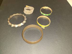 lot 1506 image: Bracelets. Costume Jewelry 5 pcs.
