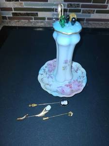 lot 1517 image: Hat Pins 6 pcs. Pin Holder and 3 Lapel Pins