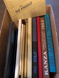 lot 2009 image: Assorted yearbooks
