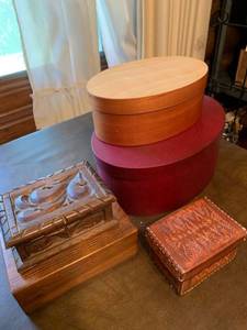 lot 2033 image: Assorted boxes