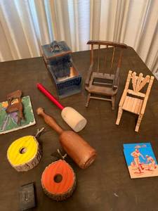 lot 2035 image: Miscellaneous home decor